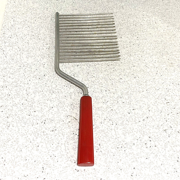 Vintage Red Bakelite Handle Cake Breaker / Cutter / Pastry Fork Kitchen Utensil - Picture 3 of 8